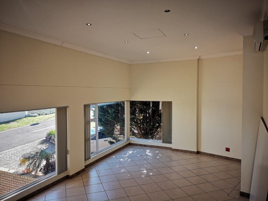 5 Bedroom Property for Sale in Menkenkop Western Cape